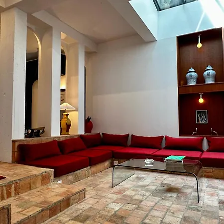 Gasthuis Maison Maite, Au Coeur De 4*